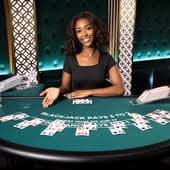 Dealer melakukan permainan Dragon Tiger di meja Match Winner playbook slot